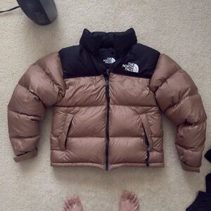 NWOT - THE NORTH FACE NUPTSE - MENS SMALL DEADSTOCK TAN BROWN ALMOND RARE COLOR